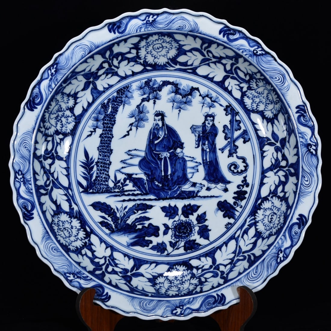 An Exquisite Blue and White Character and Story Pattern Lotus Pattern Plate: An Exquisite Blue and White Character and Story Pattern Lotus Pattern Plate Yuan Dynasty, China Size:7cmx45cm (The Dimensions Of All Batches Are Manually Measured.If You Need More Detailed Information