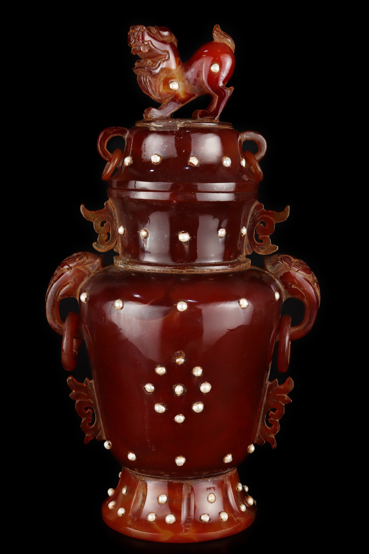 An Exquisite Agate Auspicious Beast Vase (1 of 9)