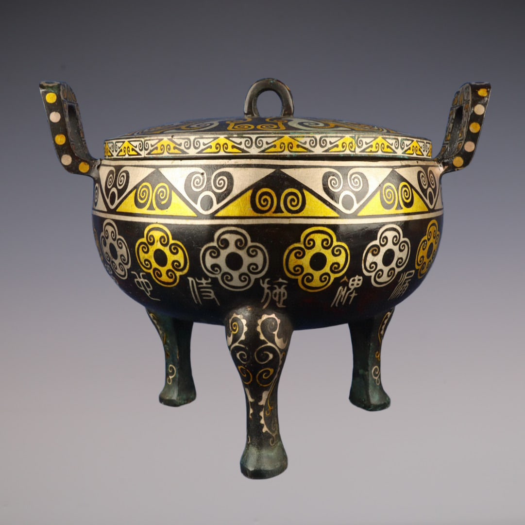 An Exquisite Bronze Inlaid Gold and Silver With Inscription Double-Ears and Tripod Censer: An Exquisite Bronze Inlaid Gold and Silver With Inscription Double-Ears and Tripod Censer Han Dynasty, China Size:21.5cmx17cm Weight:1650g (The Dimensions Of All Batches Are Manually Measured.If