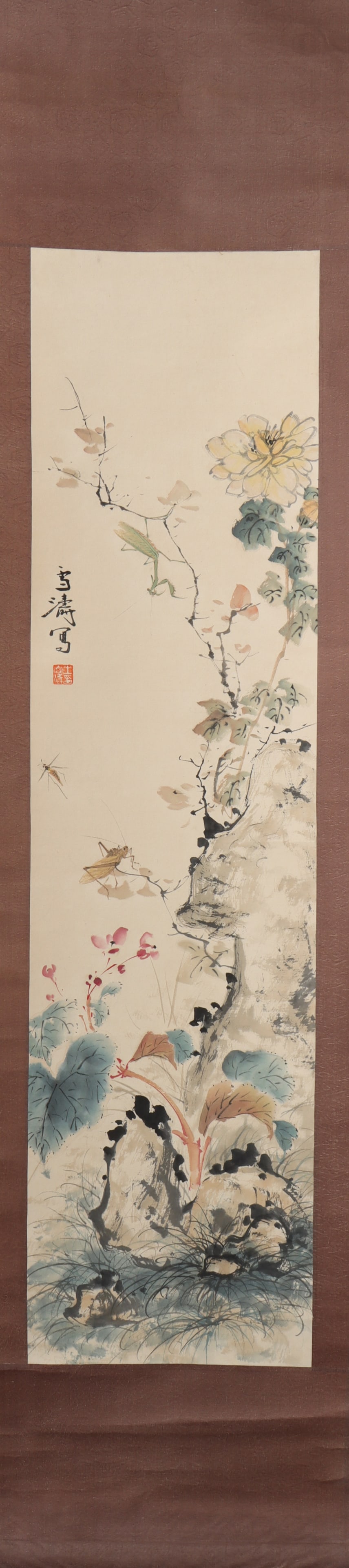 A Chinese Vertical Scroll Ink Painting of Flower on Paper: A Chinese Vertical Scroll Ink Painting of Flower on Paper Wang xuetao Size:90cmx23cm (The Dimensions Of All Batches Are Manually Measured.If You Need More Detailed Information, Please Contact Our
