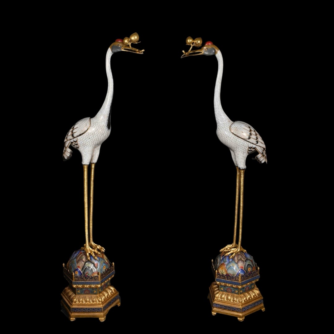 An Exquisite Cloisonne Lotus Pattern Seawater Pattern Crane Ornament: An Exquisite Cloisonne Lotus Pattern Seawater Pattern Crane Ornament Qing Dynasty, China Qianlong Six-character Mark Size:160cmx38cm Weight:52kg (The Dimensions Of All Batches Are Manually
