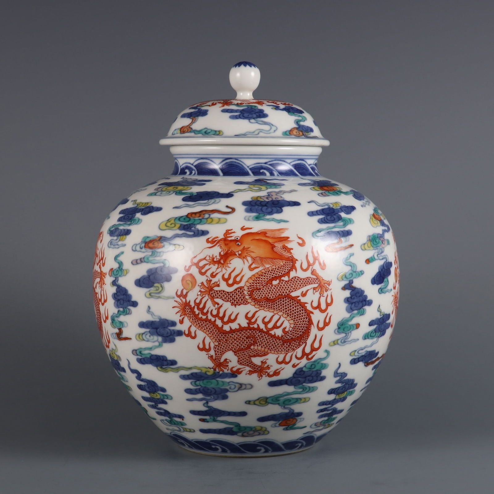 An Exquisite Doucai Dragon Pattern Seawater Pattern Jar: An Exquisite Doucai Dragon Pattern Seawater Pattern Jar Qing Dynasty, China Qianlong Six-character Mark Size:25.8cmx19cm (The Dimensions Of All Batches Are Manually Measured.If You Need More Detailed