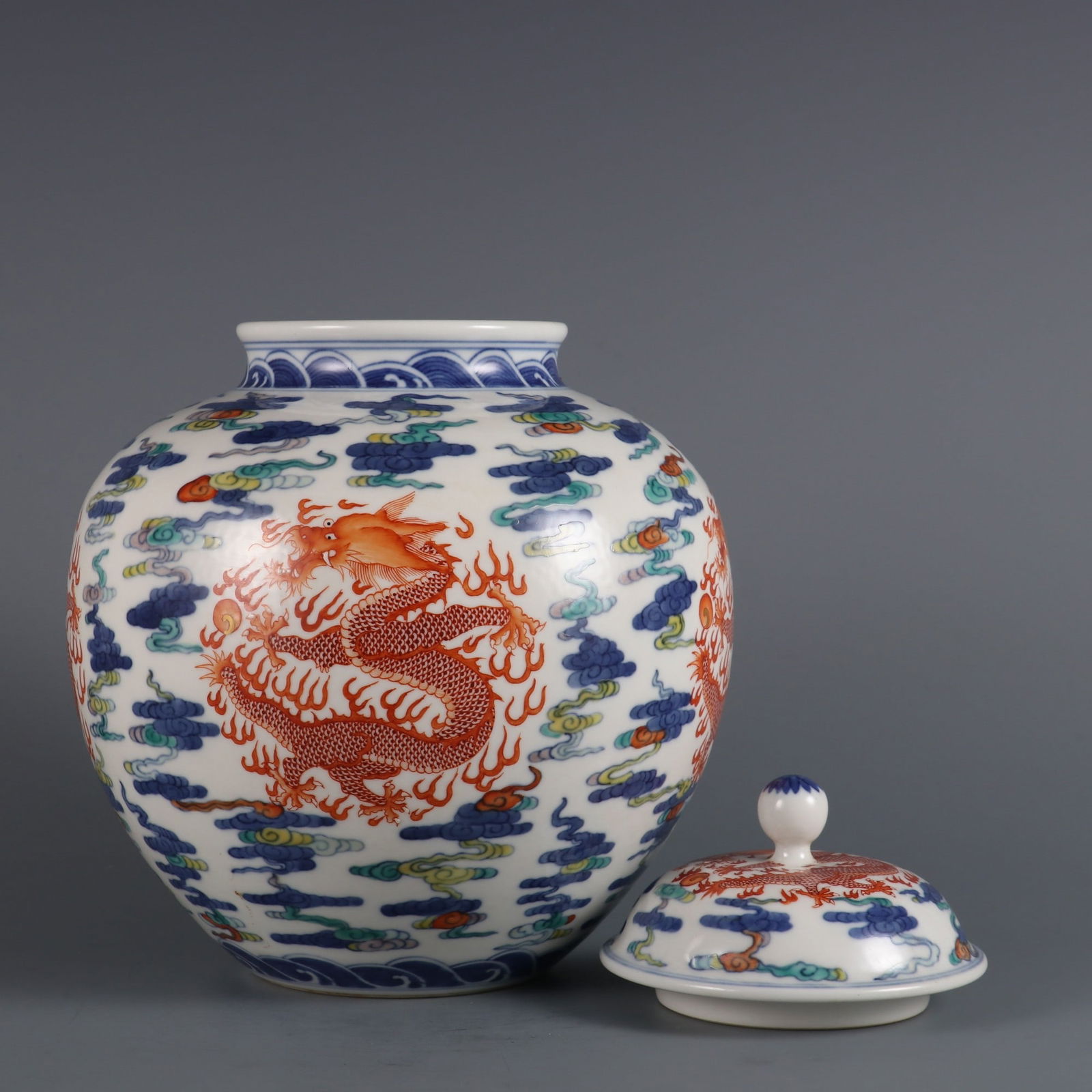 An Exquisite Doucai Dragon Pattern Seawater Pattern Jar - 3