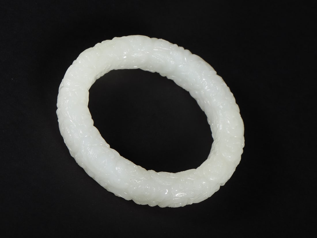An Exquisite White Jade Dragon Pattern Bracelets - 9