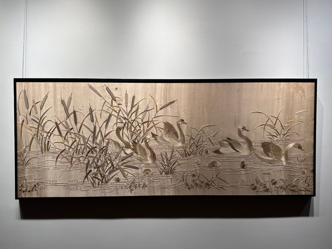 An Exquisite Kesi Flower and Bird Pattern Hanging Panel: An Exquisite Kesi Flower and Bird Pattern Hanging Panel the Republic of China Size:149cmx59cm (The Dimensions Of All Batches Are Manually Measured.If You Need More Detailed Information, Please