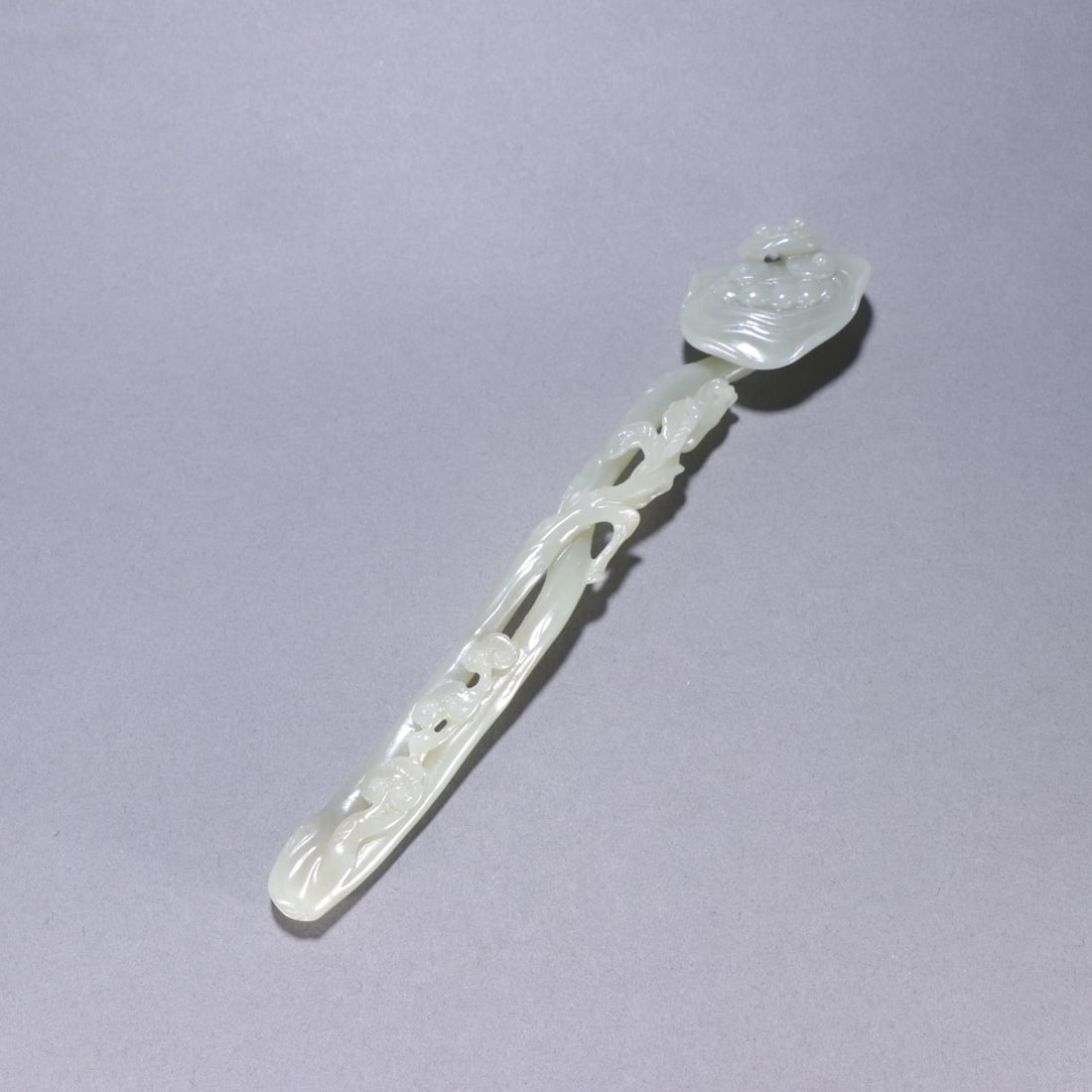 An Exquisite White Jade Ganoderma lucidum Pattern Ruyi: An Exquisite White Jade Ganoderma lucidum Pattern Ruyi Qing Dynasty, China Size:23cmx4.3cm Weight:103.6g (The Dimensions Of All Batches Are Manually Measured.If You Need More Detailed Information,