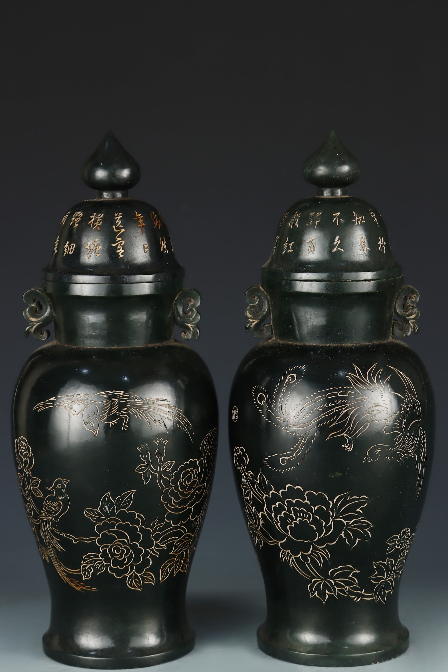 A Pair of Exquisite Jasper Flower and Bird Pattern with poem Double-Ears Vase: A Pair of Exquisite Jasper Flower and Bird Pattern with poem Double-Ears Vase Qing Dynasty, China Size:26cmx9.5cm Weight:738g (The Dimensions Of All Batches Are Manually Measured.If You Need More Deta