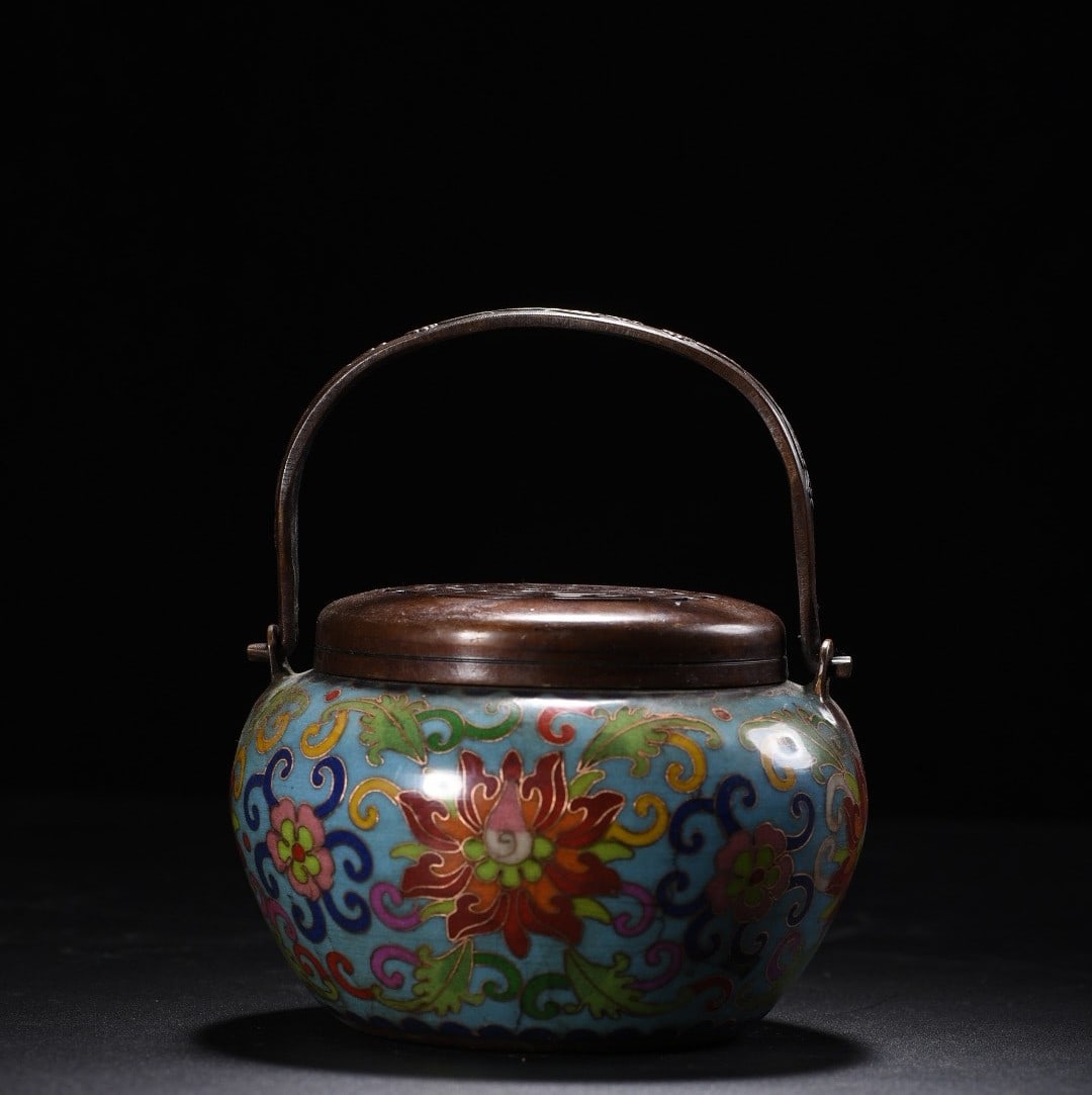 An Exquisite Cloisonne Lotus Pattern Censer: An Exquisite Cloisonne Lotus Pattern Censer Ming Dynasty, China Size:13cmx12cm Weight:935g (The Dimensions Of All Batches Are Manually Measured.If You Need More Detailed Information, Please Contact Ou