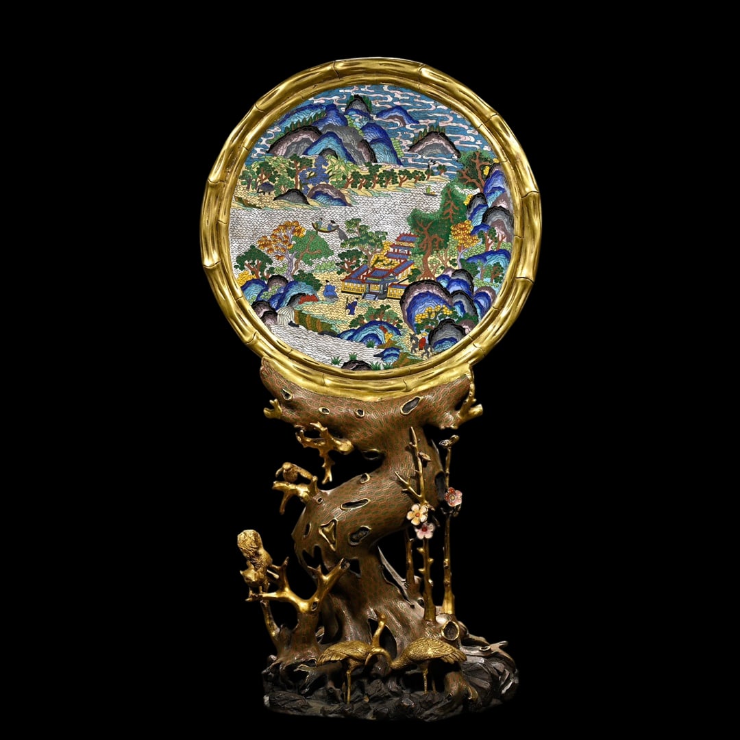 An Exquisite Cloisonne Landscape and Figure Pattern Pine and Crane Pattern Screen: An Exquisite Cloisonne Landscape and Figure Pattern Pine and Crane Pattern Screen Qing Dynasty, China Qianlong Four-character Mark Size:72cmx37cmx23cm Weight:20kg (The Dimensions Of All Batches Are Ma