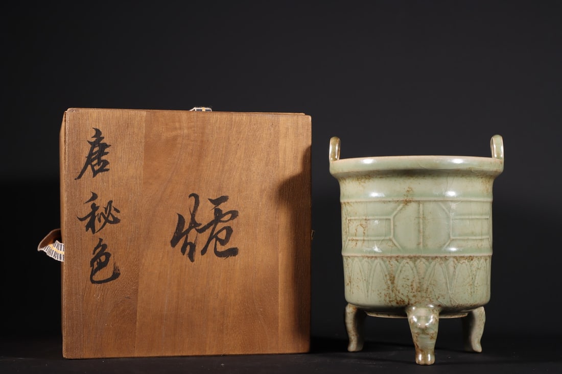 An Exquisite Yue yao Celadon Double-Ears and Tripod Censer: An Exquisite Yue yao Celadon Double-Ears and Tripod Censer Tang Dynasty, China Size:16.5cmx13cm (The Dimensions Of All Batches Are Manually Measured.If You Need More Detailed Information, Please
