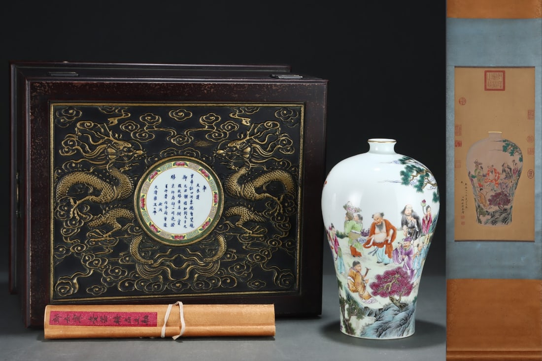 An Exquisite Famille-Rose Painted Gold Character and Story Pattern Vase: An Exquisite Famille-Rose Painted Gold Character and Story Pattern Vase Qing Dynasty, China Yongzheng Six-character Mark Without frame Size:64cmx30cm Size:31.7cmx19.3cm (The Dimensions Of All