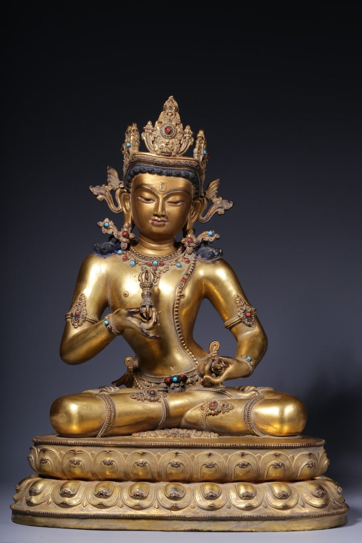 An Exquisite Gilt Bronze Inlaid Gems Statue of Vajrasattva: An Exquisite Gilt Bronze Inlaid Gems Statue of Vajrasattva Qing Dynasty, China Size:33cmx25.5cmx19.5cm Weight:4804g (The Dimensions Of All Batches Are Manually Measured.If You Need More Detailed