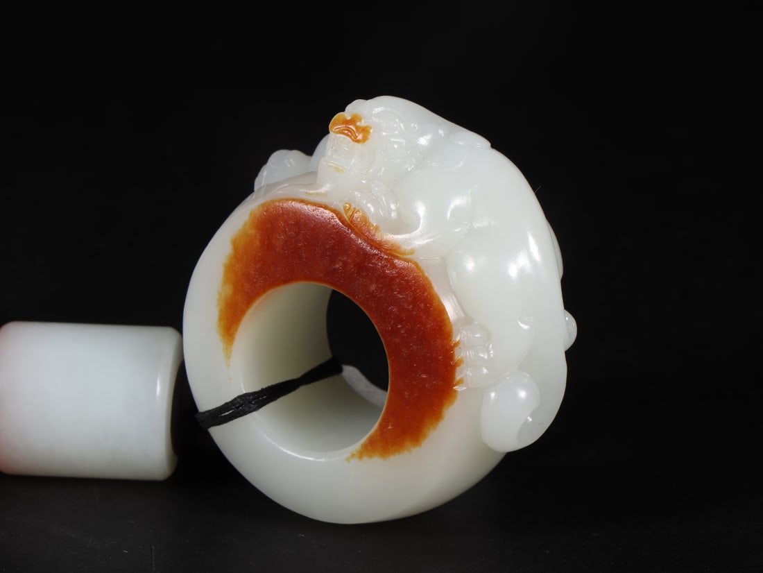 An Exquisite White Jade Ring - 3