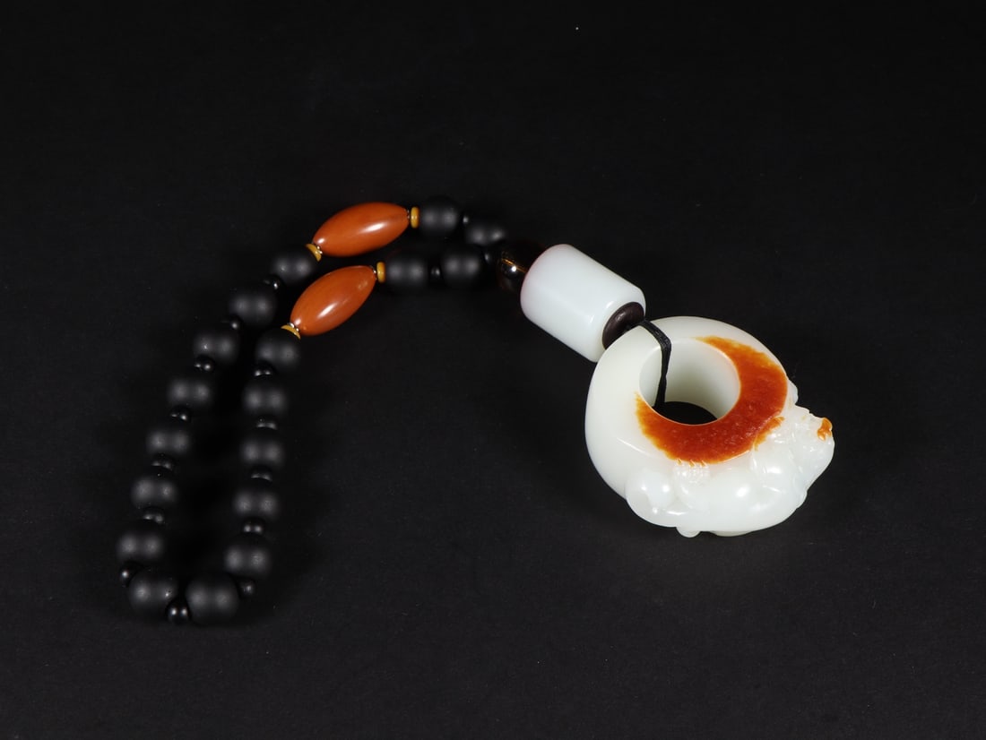 An Exquisite White Jade Ring - 9