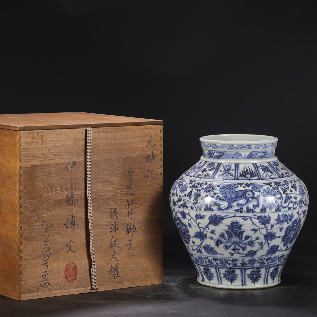 An Exquisite Blue and White Lotus Pattern Lion Pattern Jar: An Exquisite Blue and White Lotus Pattern Lion Pattern Jar Yuan Dynasty, China Size:35cmx31.5cm (The Dimensions Of All Batches Are Manually Measured.If You Need More Detailed Information, Please Conta