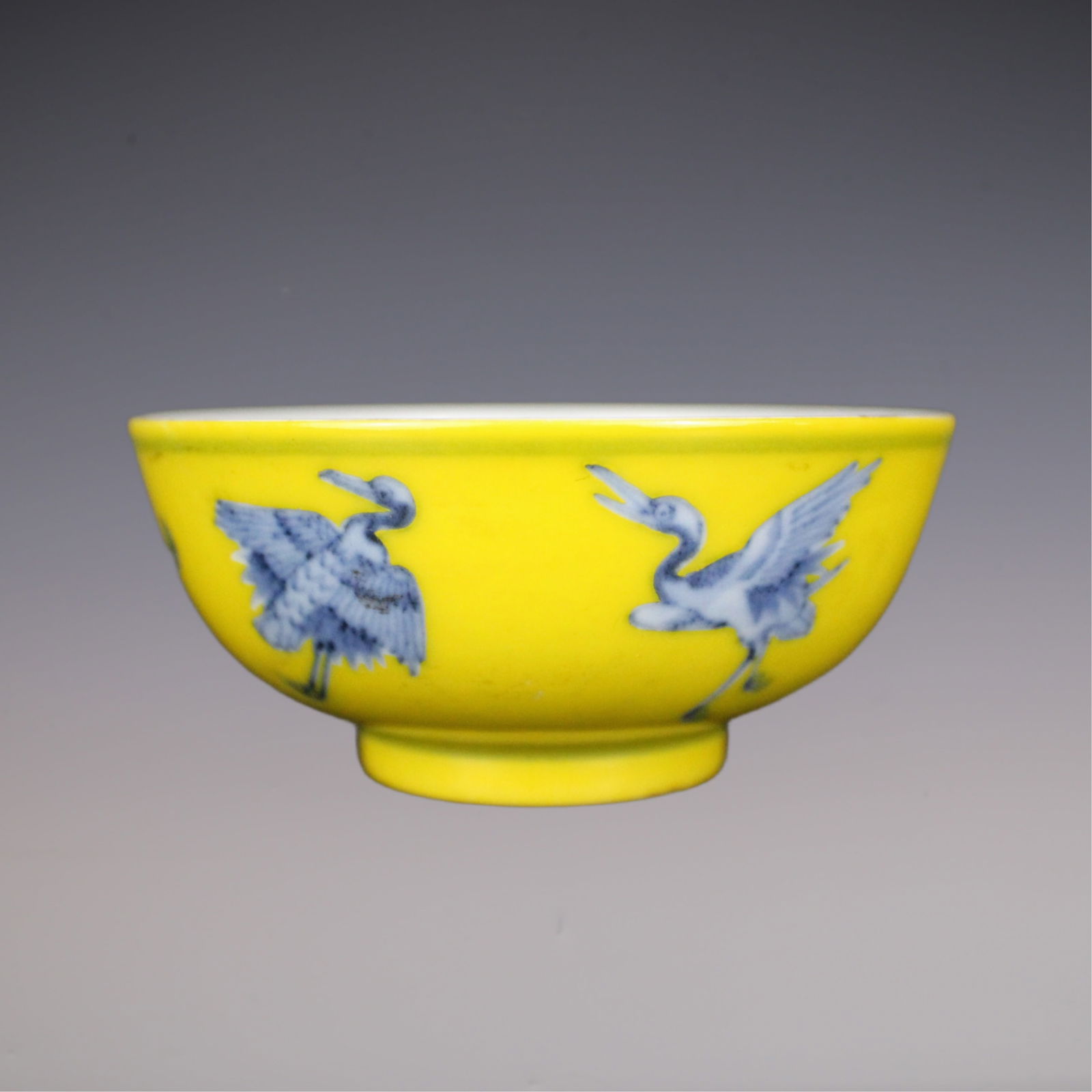 An Exquisite Blue and White Crane Pattern Bowl: An Exquisite Blue and White Crane Pattern Bowl Qing Dynasty, China Yongzheng Six-character Mark Size:9cmx4cm (The Dimensions Of All Batches Are Manually Measured.If You Need More Detailed Information,