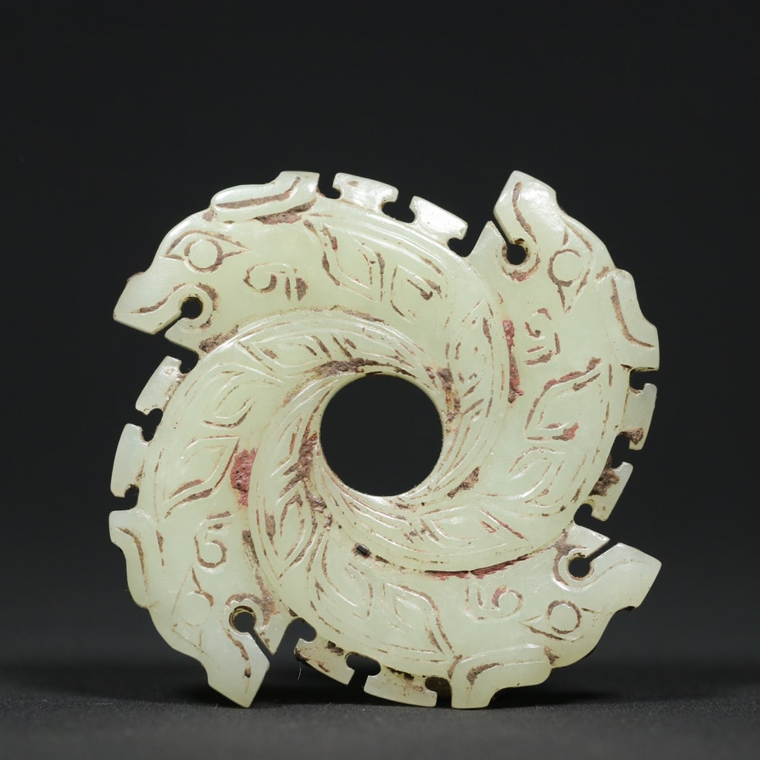 An Exquisite White Jade Dragon Pattern Pendant: An Exquisite White Jade Dragon Pattern Pendant Han Dynasty, China Size:5.6cmx0.6cm Weight:27.2g (The Dimensions Of All Batches Are Manually Measured.If You Need More Detailed Information, Please Conta