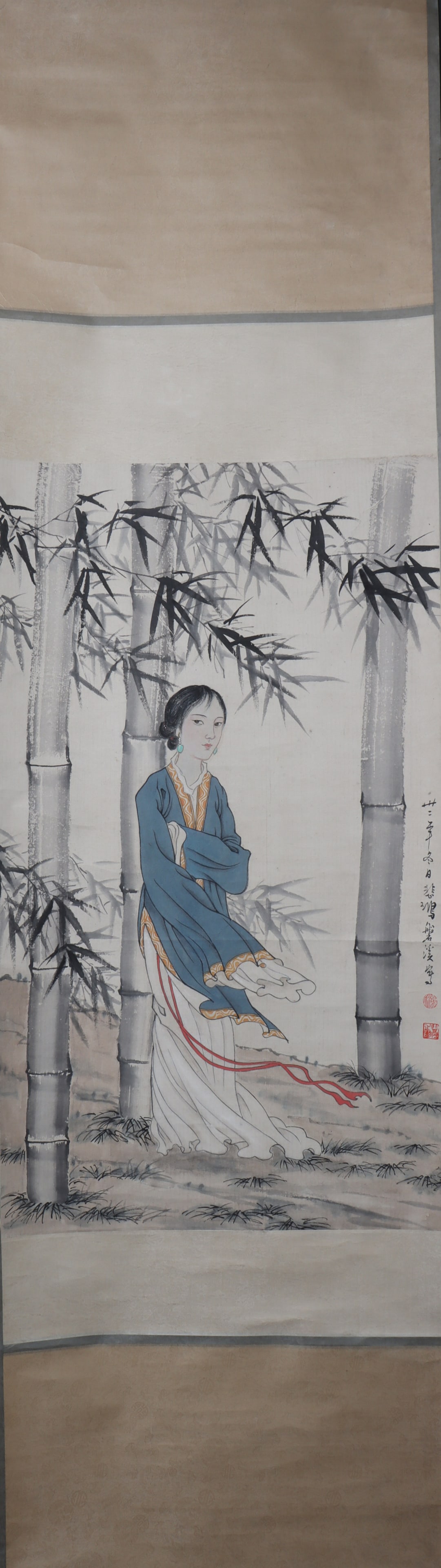 A Chinese Vertical Scroll Ink Painting of Figure on Paper: A Chinese Vertical Scroll Ink Painting of Figure on Paper Xu beihong Size:102cmx59cm (The Dimensions Of All Batches Are Manually Measured.If You Need More Detailed Information, Please Contact Our