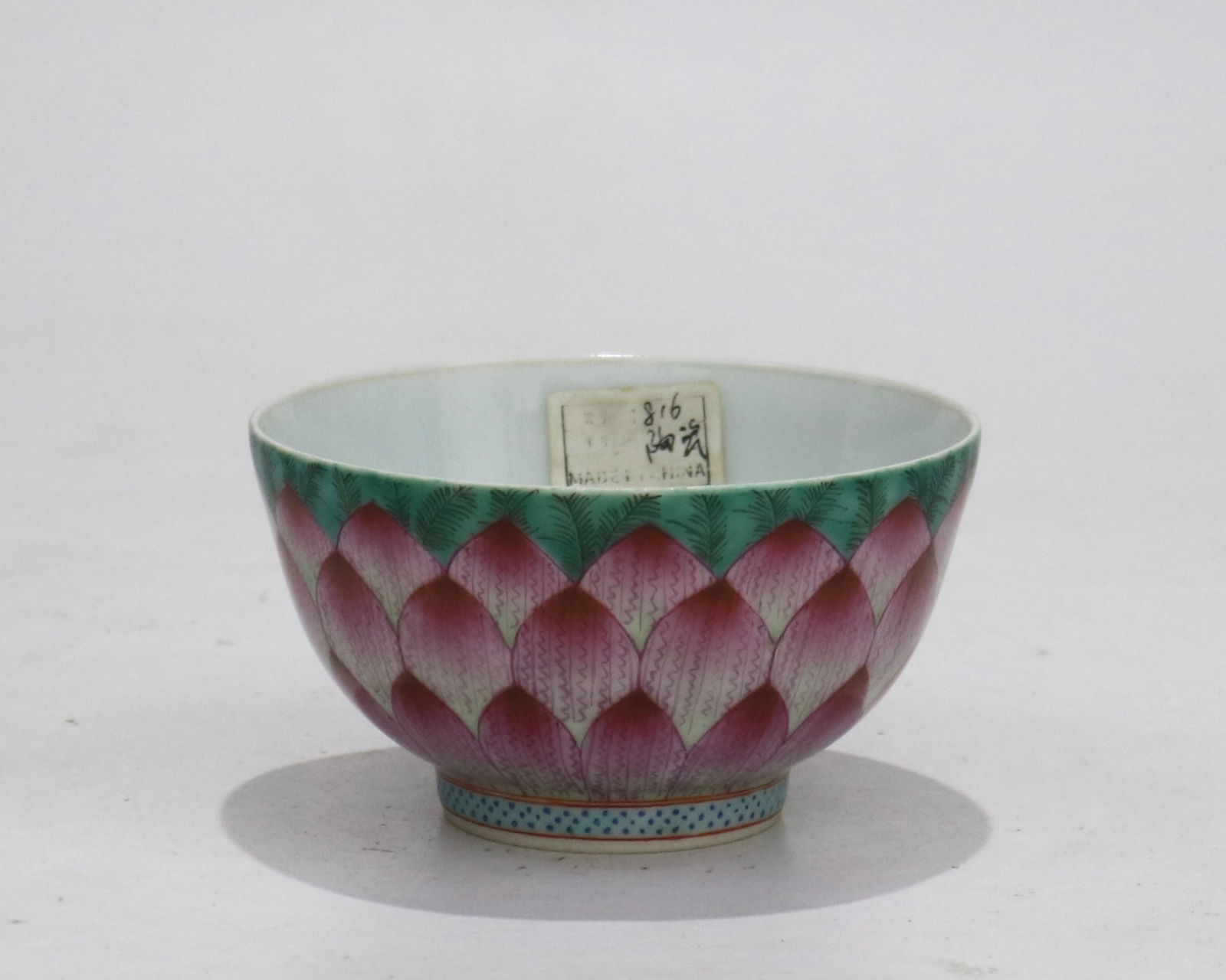 An Exquisite Famille-Rose Flower Pattern Bowl: An Exquisite Famille-Rose Flower Pattern Bowl Qing Dynasty, China Guangxu Six-character Mark Size:6.8cmx12cm (The Dimensions Of All Batches Are Manually Measured.If You Need More Detailed