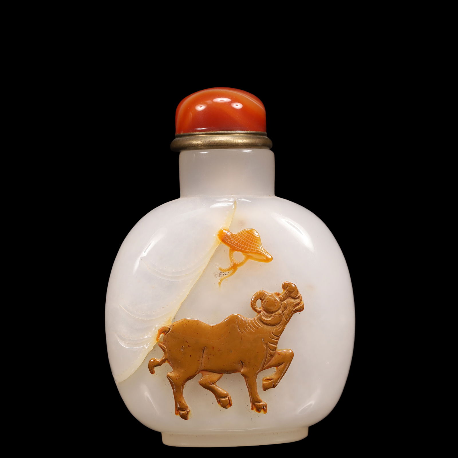 An Exquisite Agate Buffalo Pattern Snuff Bottle (1 of 9)