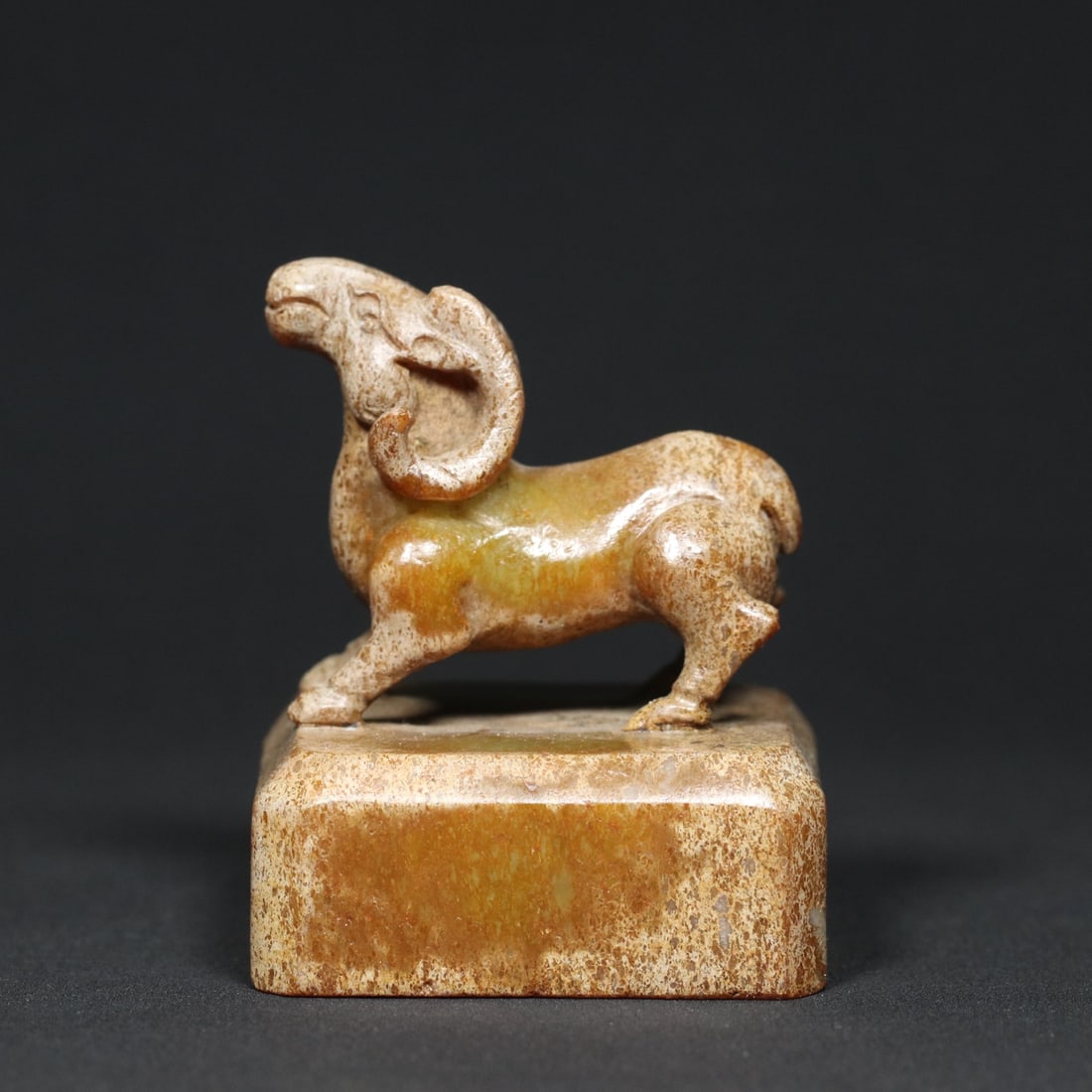 An Exquisite White Jade Sheep Seal: An Exquisite White Jade Sheep Seal Han Dynasty, China Size:6.6cmx5.4cmx5.1cm Weight:210.6g (The Dimensions Of All Batches Are Manually Measured.If You Need More Detailed Information, Please Contact Ou