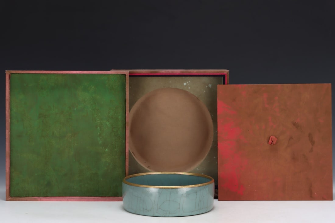 An Exquisite Guan yao Brush Washer: An Exquisite Guan yao Brush Washer Song Dynasty, China Size:6.7cmx21cm (The Dimensions Of All Batches Are Manually Measured.If You Need More Detailed Information, Please Contact Our Customer Service B