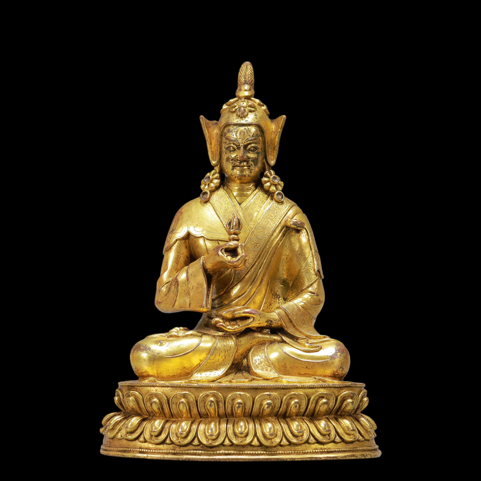 A Exquisite Gilt Bronze Buddha statue: A Exquisite Gilt Bronze Buddha statue Ming Dynasty, China Size:13.5cmx10.5cmx21cm Weight:1800g (The Dimensions Of All Batches Are Manually Measured.If You Need More Detailed Information, Please Contac
