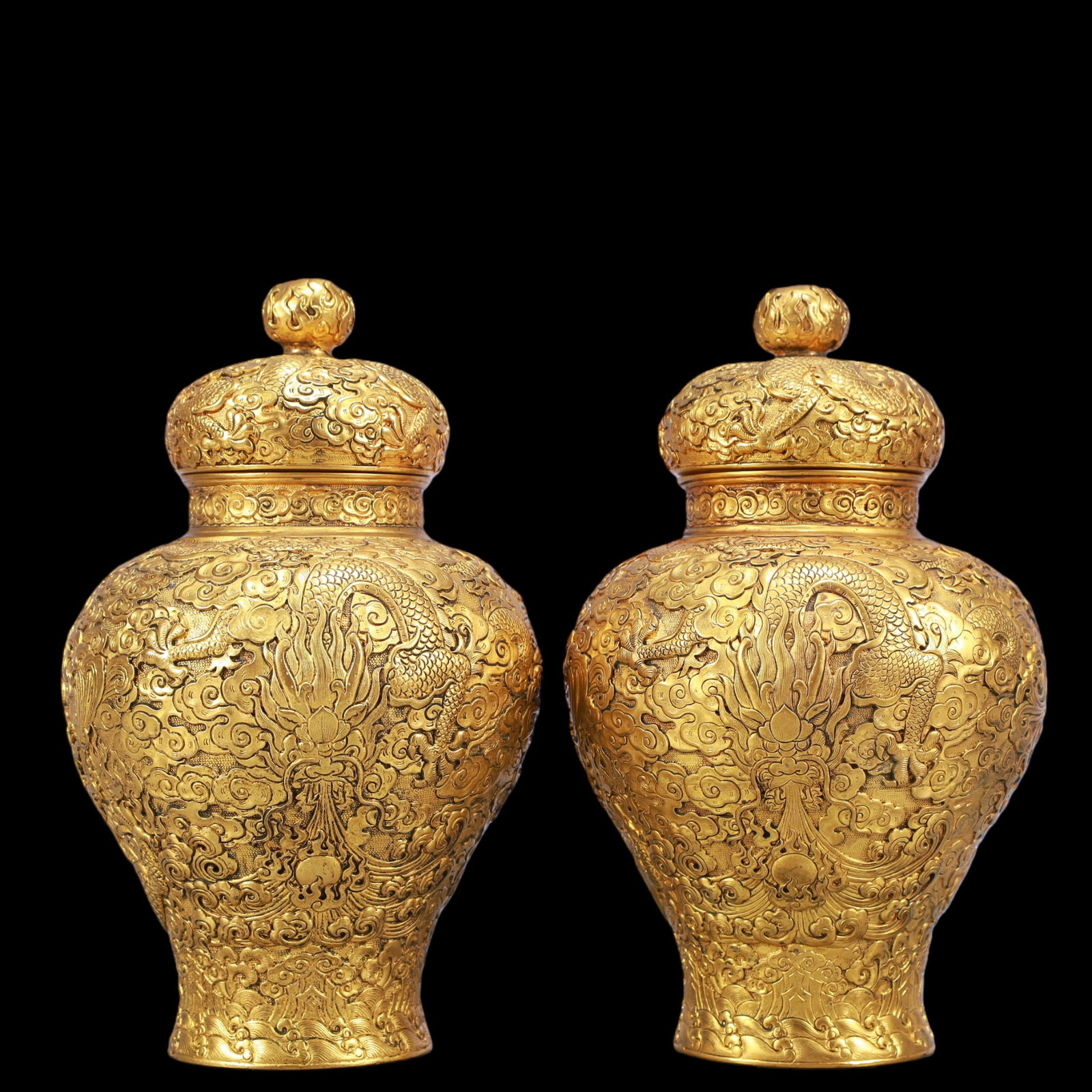 A Exquisite A pair of Gilt Bronze Dragon Pattern Vase (1 of 11)