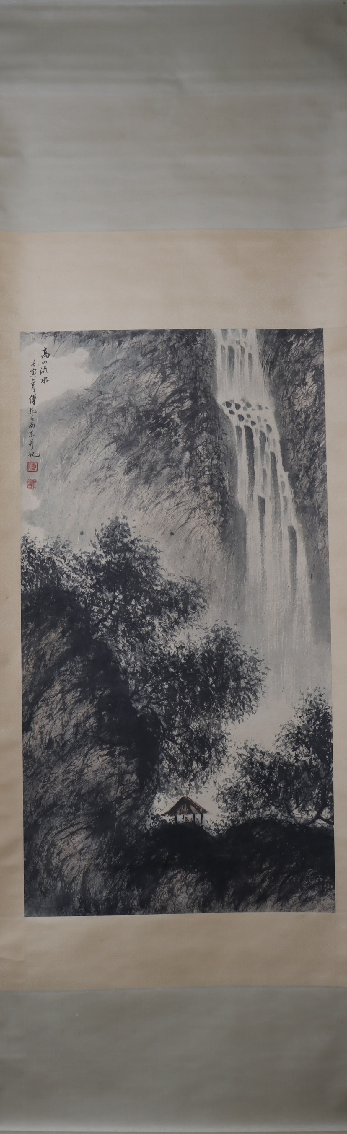 A Chinese Vertical Scroll Ink Painting of Landscape on Paper: A Chinese Vertical Scroll Ink Painting of Landscape on Paper Fu baoshi Size:95cmx50cm (The Dimensions Of All Batches Are Manually Measured.If You Need More Detailed Information, Please Contact Our