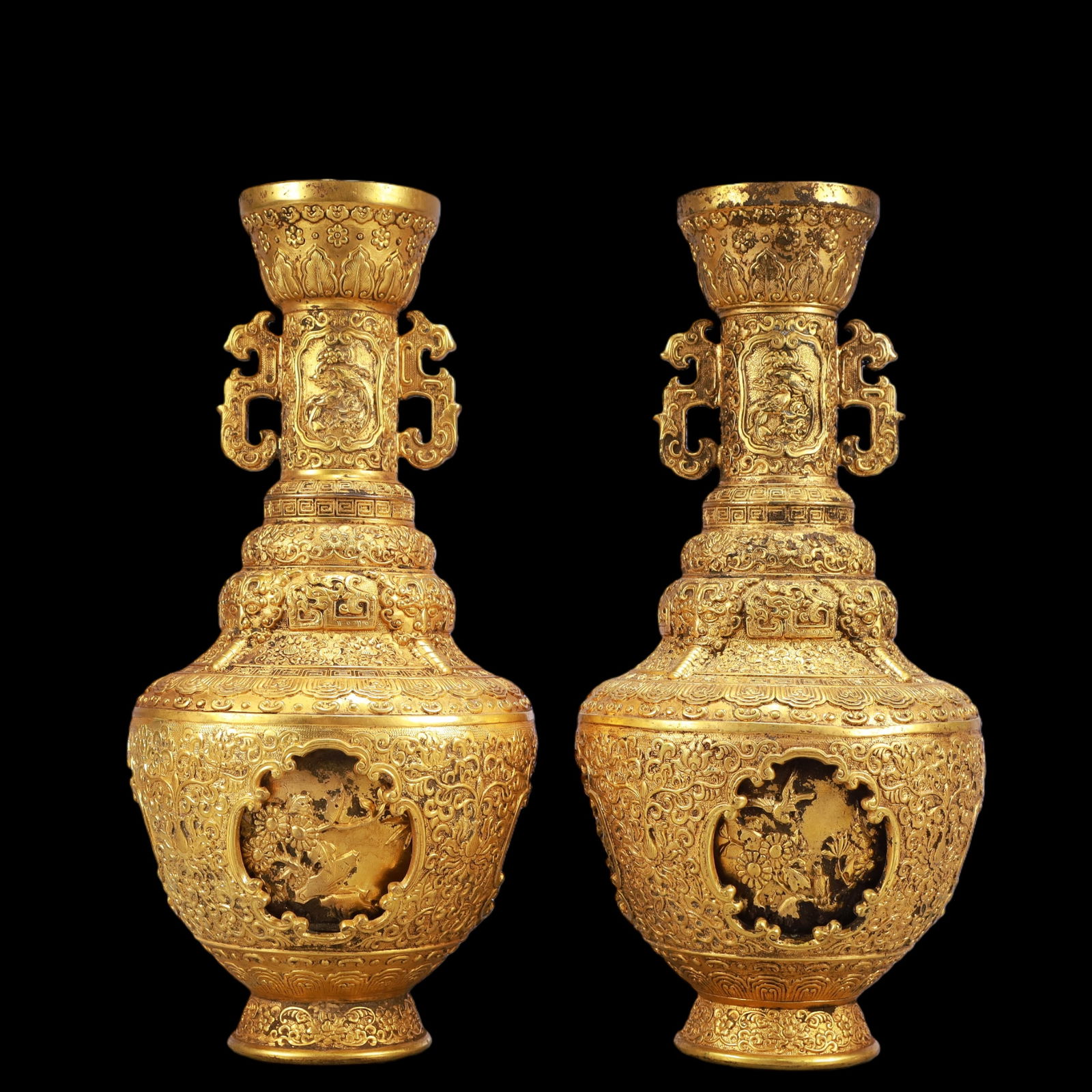 A Exquisite A pair of Gilt Bronze Lotus Pattern Flower and Bird Pattern Dragon Pattern Double-Ears: A Exquisite A pair of Gilt Bronze Lotus Pattern Flower and Bird Pattern Dragon Pattern Double-Ears Vase Ming Dynasty, China Yongle Six-character Mark Size:12cmx27cm Weight:3750g (The Dimensions Of