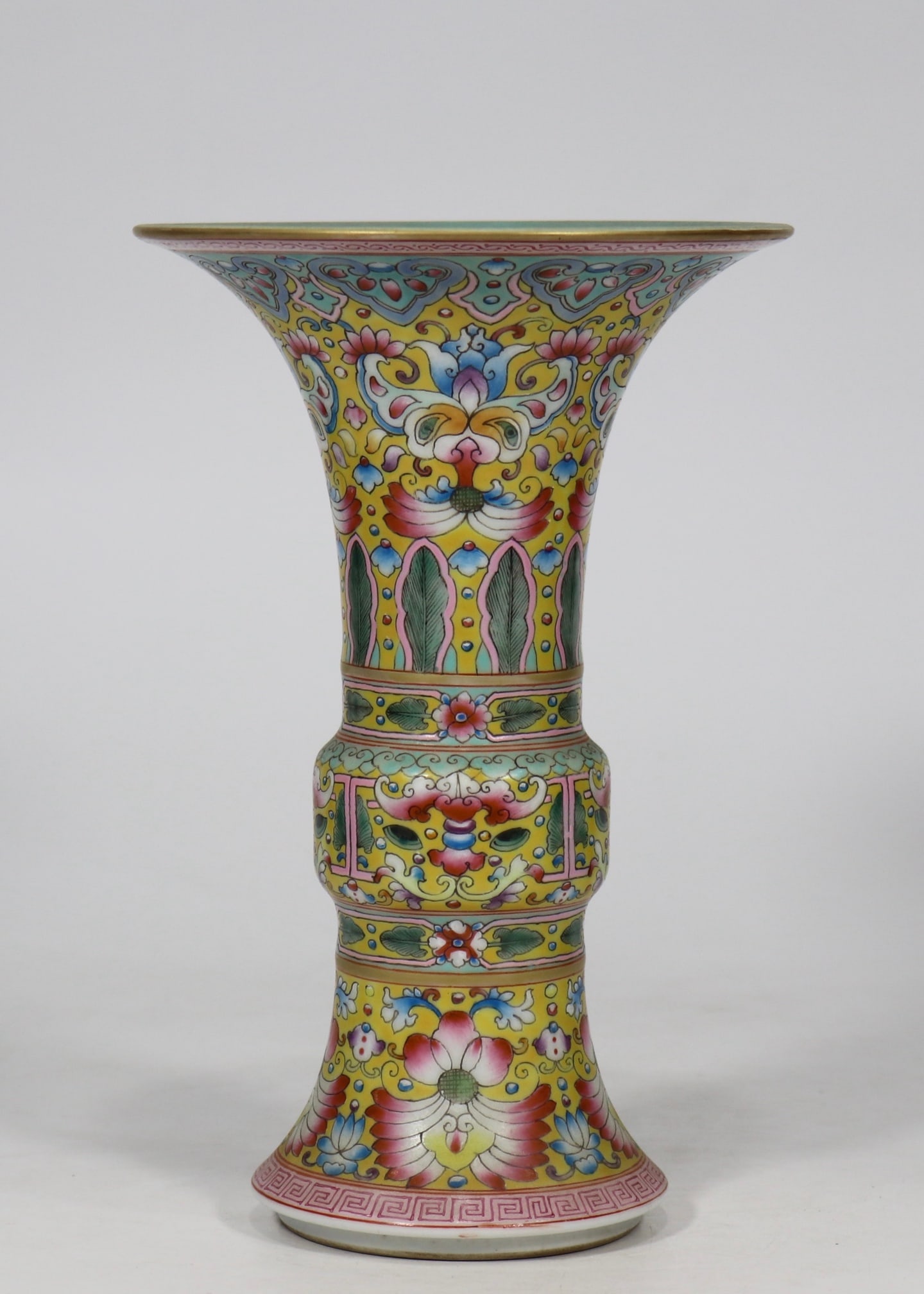 An Exquisite Famille-Rose Flower Pattern Bats and Peach Pattern Vase: An Exquisite Famille-Rose Flower Pattern Bats and Peach Pattern Vase Qing Dynasty, China Qianlong Six-character Mark Size:22cmx14.3cm (The Dimensions Of All Batches Are Manually Measured.If You