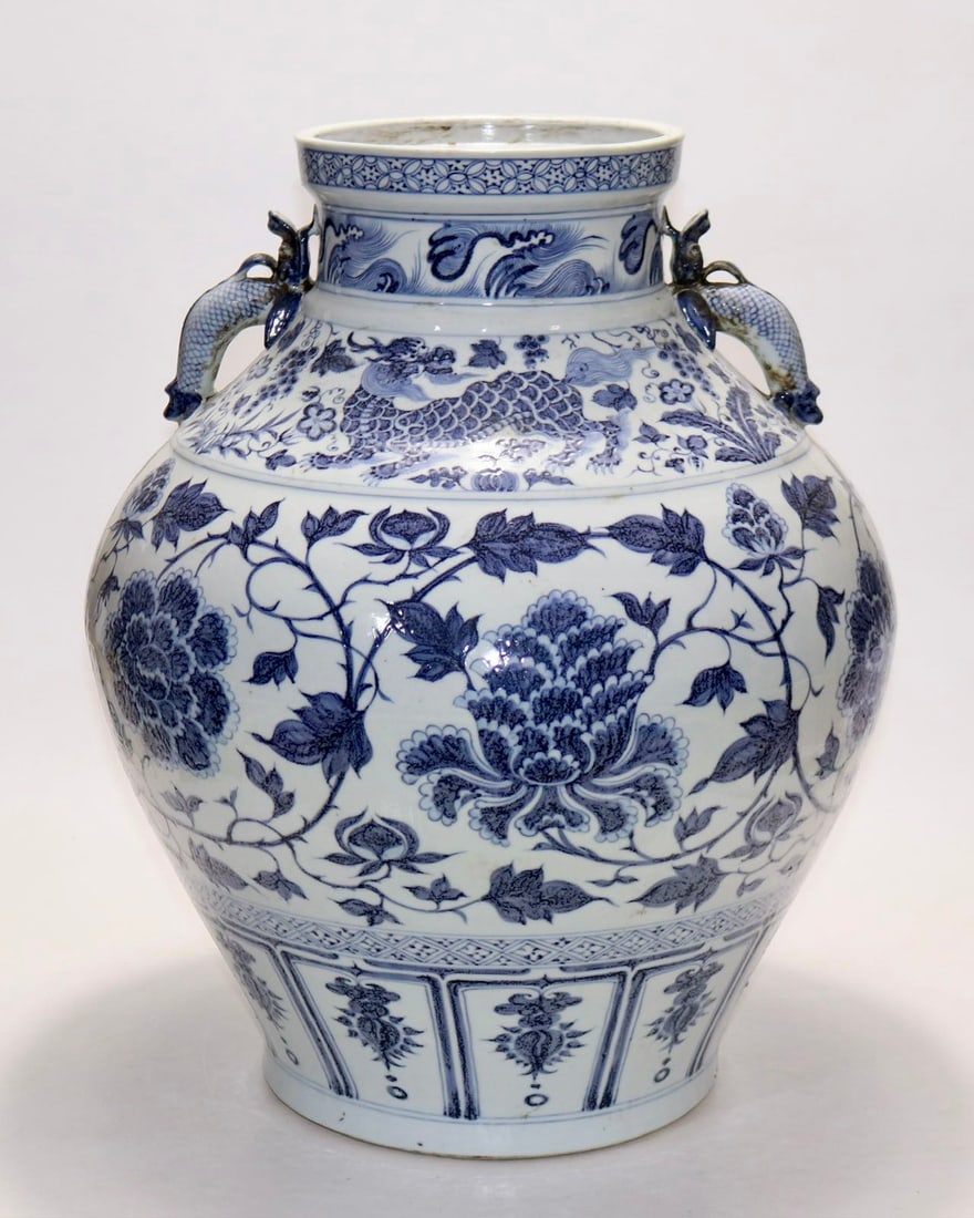 An Exquisite Blue and White Lotus Pattern Auspicious Beast Pattern Double-Ears Jar (1 of 8)