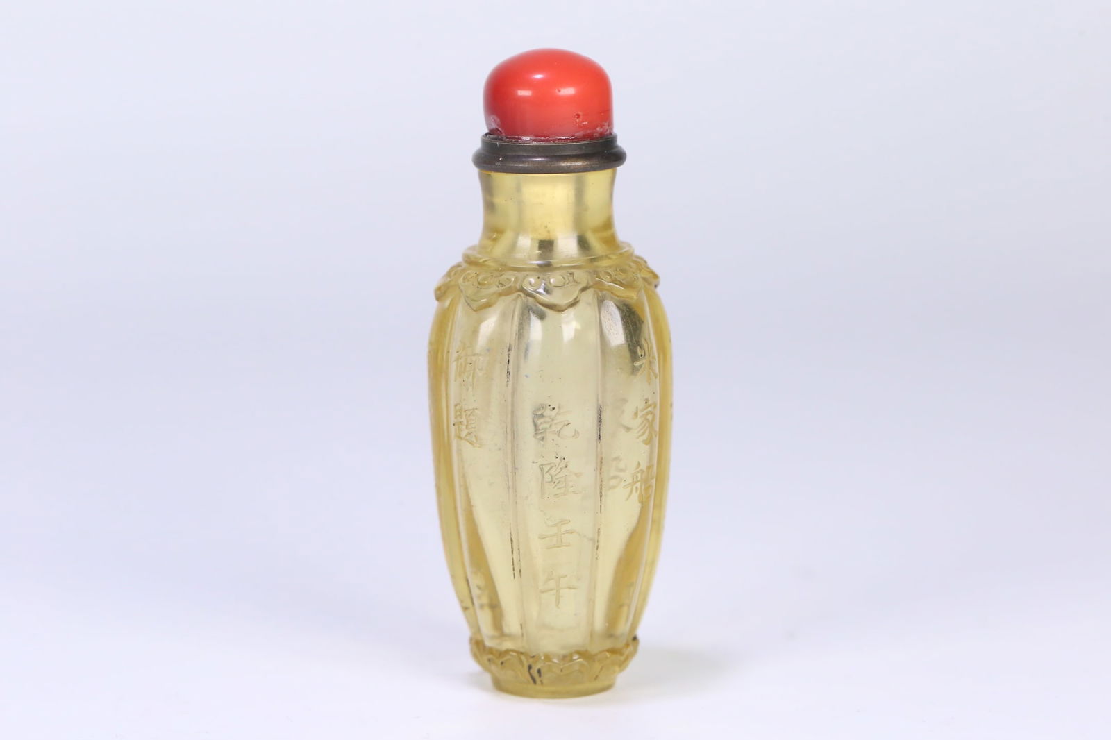 An Exquisite Glass with poem Snuff Bottle: An Exquisite Glass with poem Snuff Bottle Qing Dynasty, China Qianlong Four-character Mark Size:7.5cmx2.8cm Weight:41.8g (The Dimensions Of All Batches Are Manually Measured.If You Need More