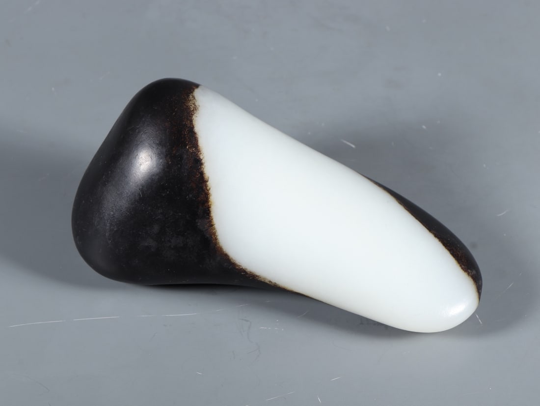 An Exquisite White Jade Ornament - 2