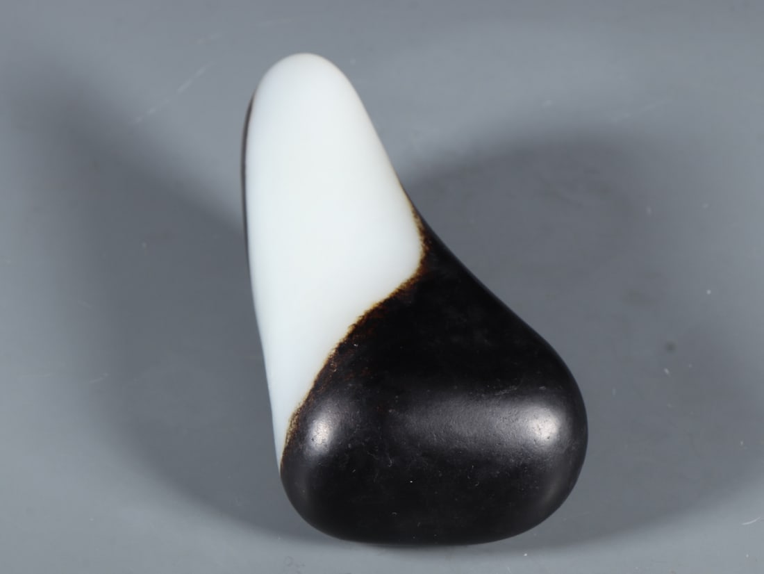 An Exquisite White Jade Ornament - 8