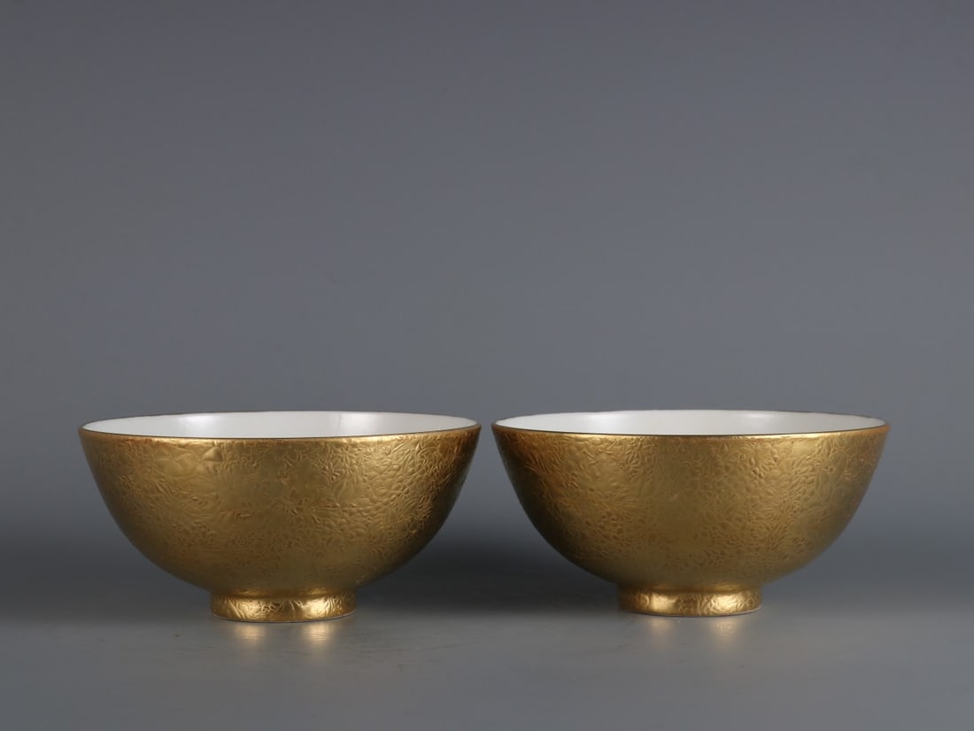 A Pair of Exquisite Famille-Rose Painted Gold Flower Pattern Bowl: A Pair of Exquisite Famille-Rose Painted Gold Flower Pattern Bowl Qing Dynasty, China Yongzheng Six-character Mark Size:7cmx14.3cm (The Dimensions Of All Batches Are Manually Measured.If You Need