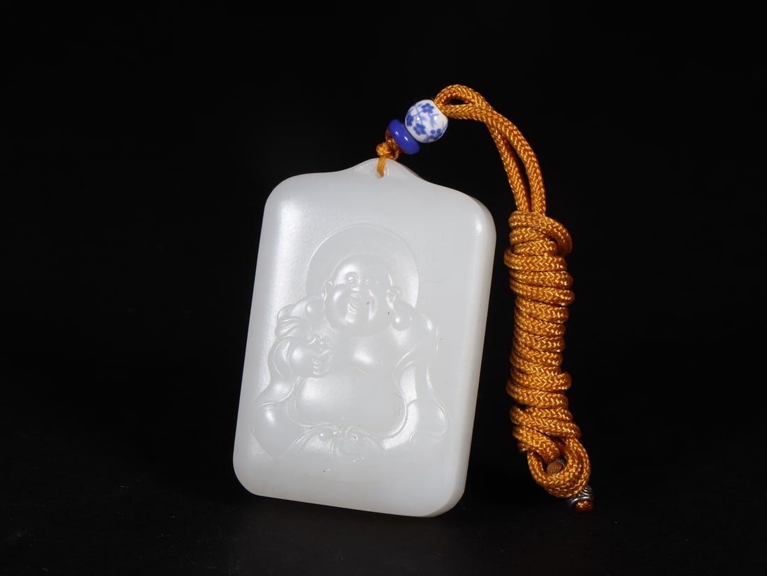 An Exquisite White Jade Statue of Maitreya Buddha Pattern Brand: An Exquisite White Jade Statue of Maitreya Buddha Pattern Brand Qing Dynasty, China Size:5.1cmx3.3cmx1.2cm Weight:53g (The Dimensions Of All Batches Are Manually Measured.If You Need More Detailed Inf