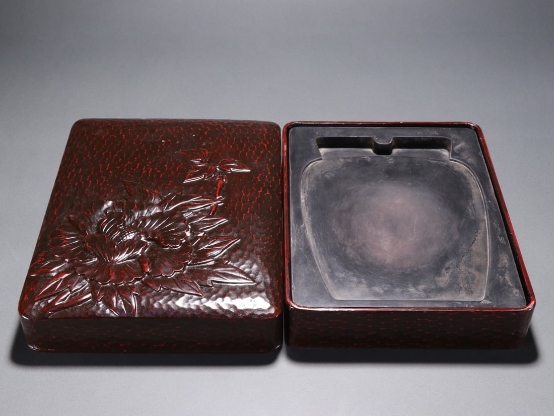 An Exquisite with poem Inkstone: An Exquisite with poem Inkstone Qing Dynasty, China Size:25.5cmx19cm Weight:4500g (The Dimensions Of All Batches Are Manually Measured.If You Need More Detailed Information, Please Contact Our Custome