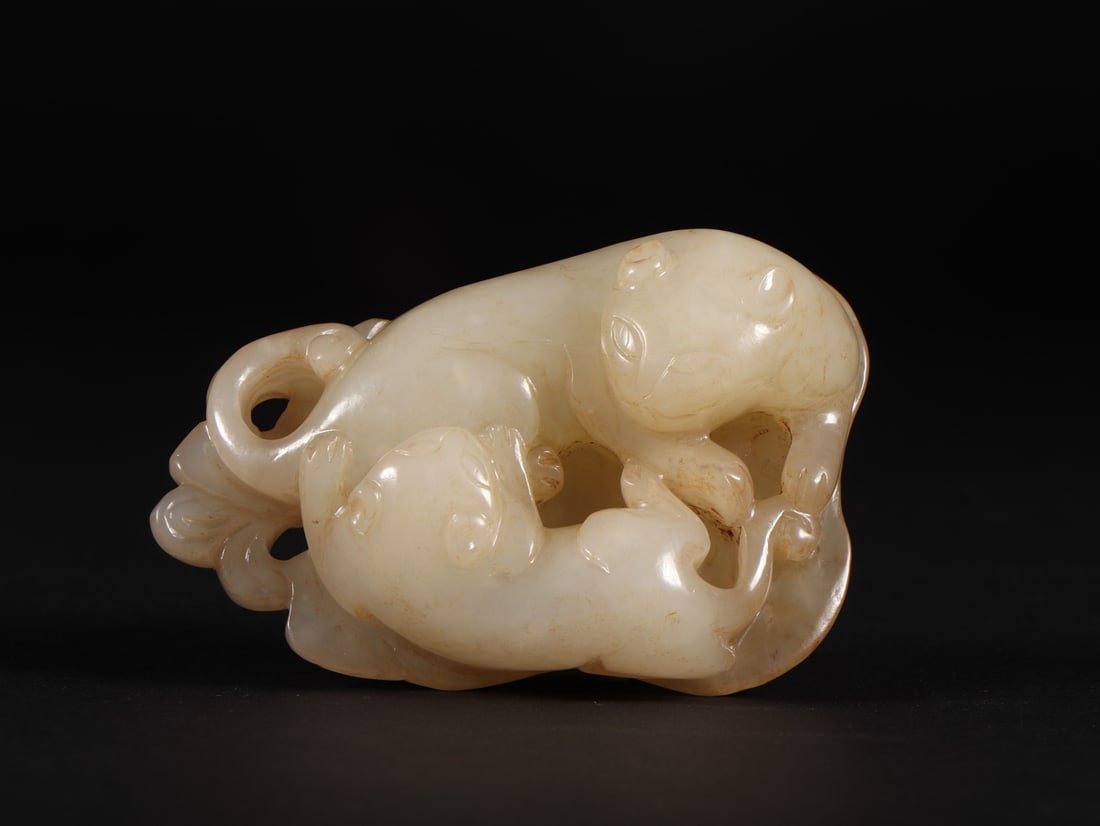 An Exquisite White Jade Auspicious Beast Ornament: An Exquisite White Jade Auspicious Beast Ornament Qing Dynasty, China Size:6.1cmx4.1cmx2cm Weight:60g (The Dimensions Of All Batches Are Manually Measured.If You Need More Detailed Information, Please