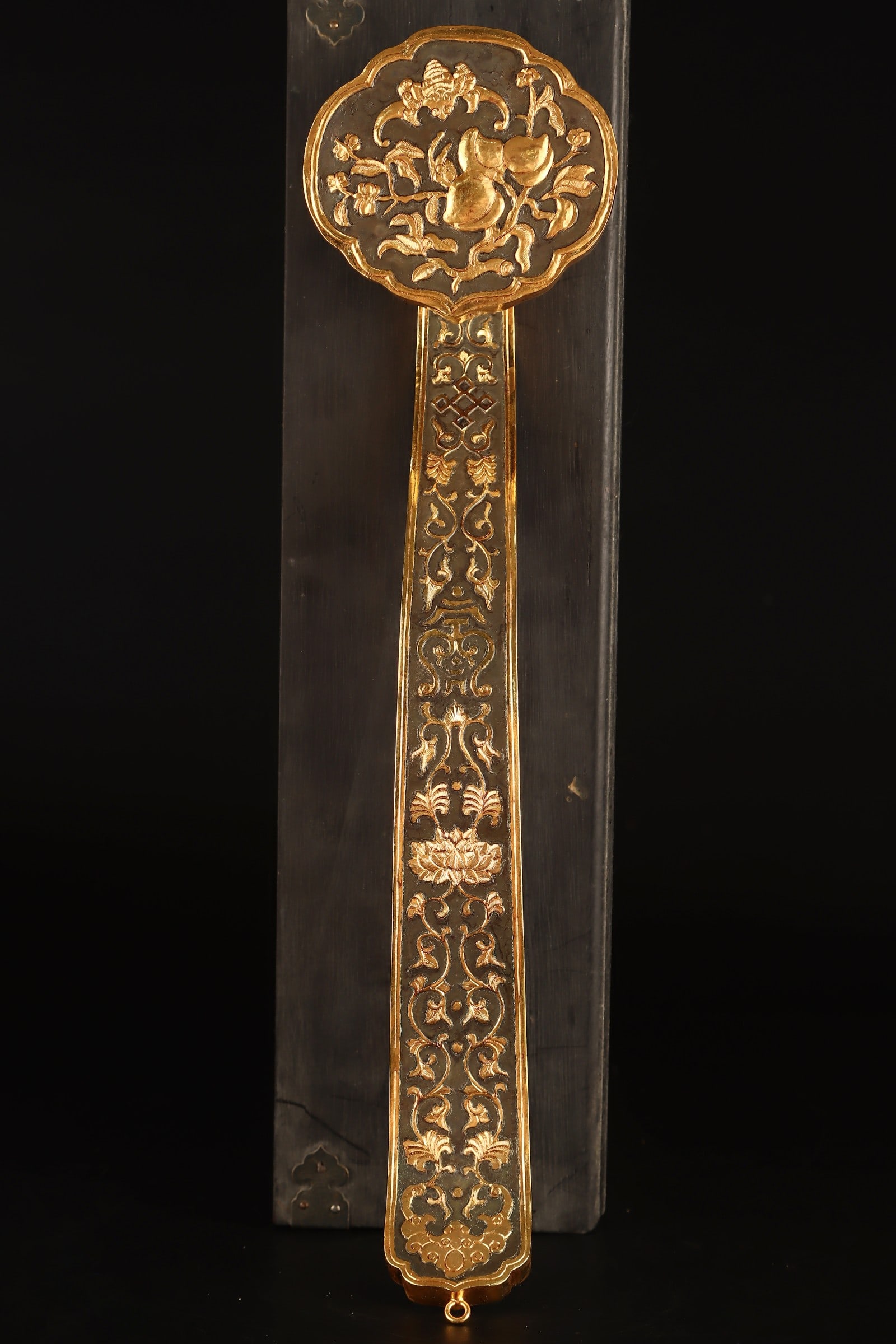 An Exquisite Gilt Bronze Lotus Pattern Bats and Peach Pattern Ruyi: An Exquisite Gilt Bronze Lotus Pattern Bats and Peach Pattern Ruyi Qing Dynasty, China Qianlong Four-character Mark Size:34.5cm?cmx9cmx7cm Weight:390g (The Dimensions Of All Batches Are Manually Measu