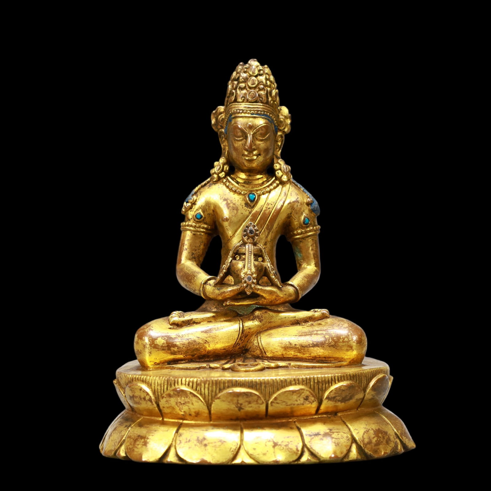 A Exquisite Gilt Bronze Buddha statue: A Exquisite Gilt Bronze Buddha statue Ming Dynasty, China Size:12cmx11cmx15.5cm Weight:1200g (The Dimensions Of All Batches Are Manually Measured.If You Need More Detailed Information, Please Contact