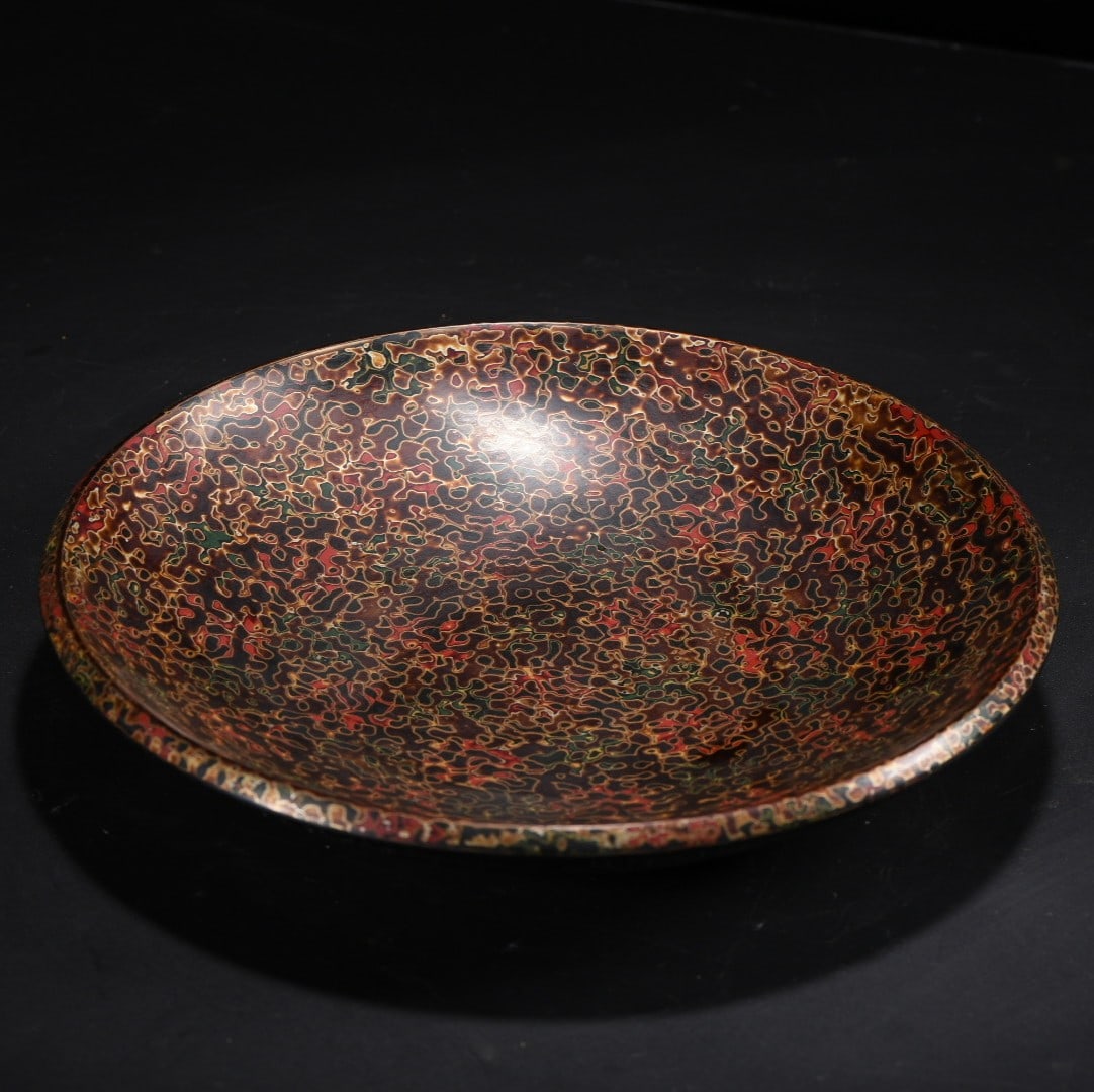 An Exquisite Carved Red Lacquer Plate: An Exquisite Carved Red Lacquer Plate Qing Dynasty, China Qianlong Four-character Mark Size:23.5cmx4cm Weight:270g (The Dimensions Of All Batches Are Manually Measured.If You Need More Detailed Inform