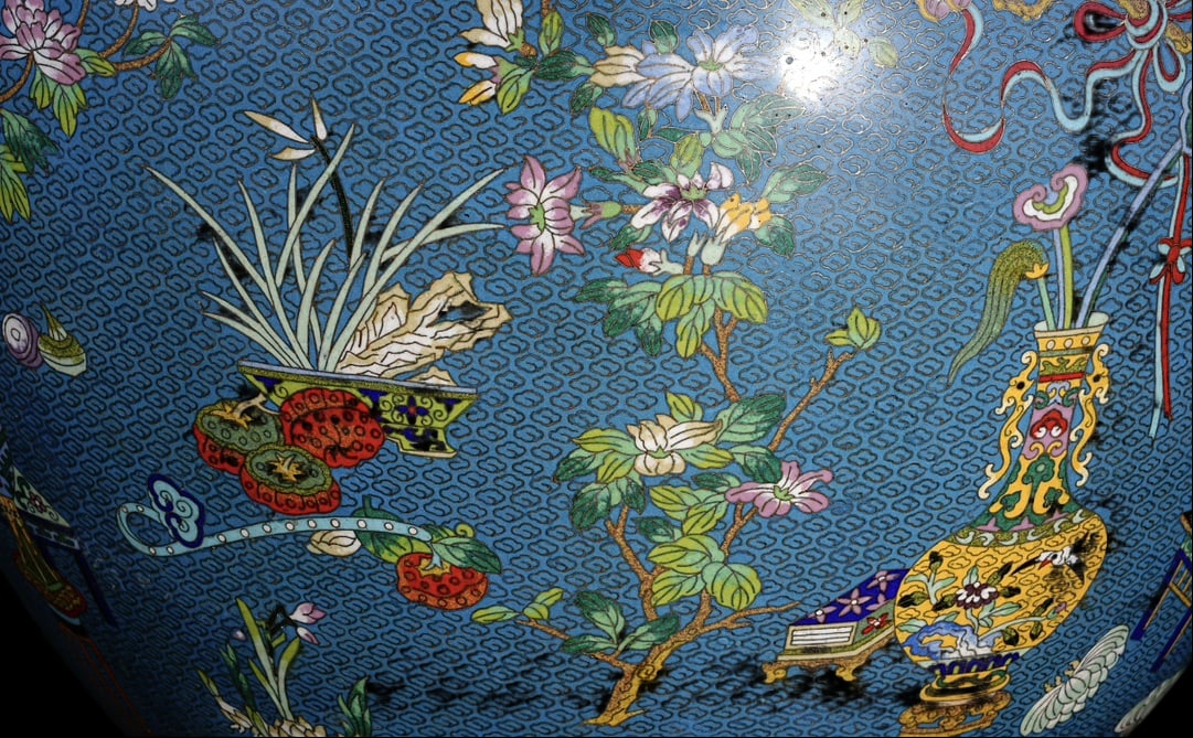 An Exquisite Cloisonne Flower Pattern Eight Treasures Pattern Vat - 6
