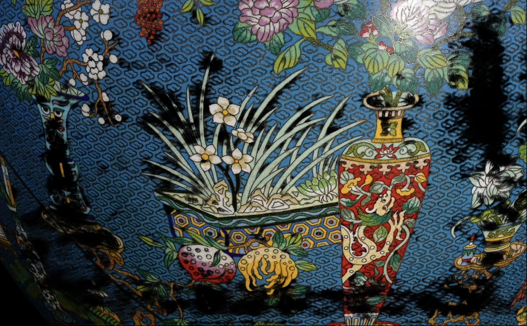 An Exquisite Cloisonne Flower Pattern Eight Treasures Pattern Vat - 7