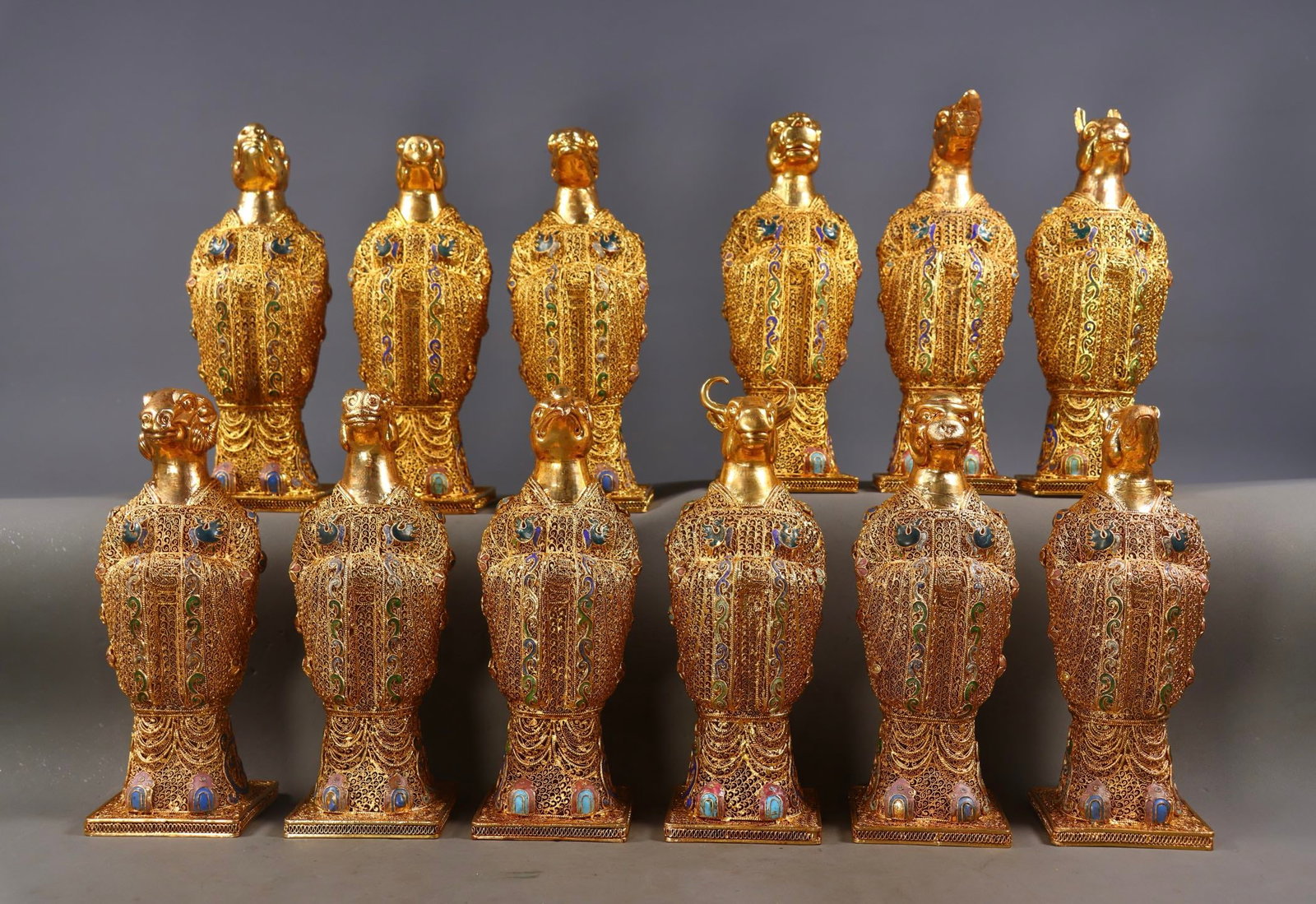 A Set of Fine Gilt Bronze Auspicious Beast Ornament: A Set of Fine Gilt Bronze Auspicious Beast Ornament Qing Dynasty, China Qianlong Four-character Mark Size:20cmx7cmx7cm Size:19cmx7cmx7cm Weight:3610g (The Dimensions Of All Batches Are Manually Measur