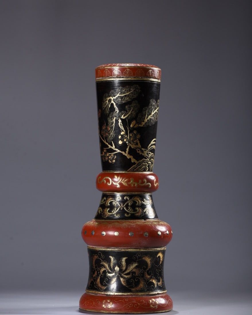 An Exquisite Black Lacquer Painted Gold Lotus Pattern with poem Brush Pot: An Exquisite Black Lacquer Painted Gold Lotus Pattern with poem Brush Pot Qing Dynasty, China Size:24.5cmx9cm Weight:263g (The Dimensions Of All Batches Are Manually Measured.If You Need More Detailed