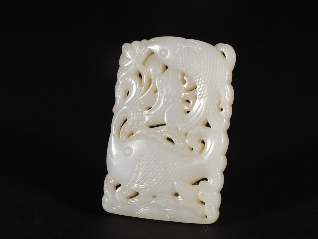 An Exquisite White Jade Fish Pattern Brand: An Exquisite White Jade Fish Pattern Brand Qing Dynasty, China Size:6.3cmx4.2cmx0.7cm Weight:45g (The Dimensions Of All Batches Are Manually Measured.If You Need More Detailed Information, Please Cont