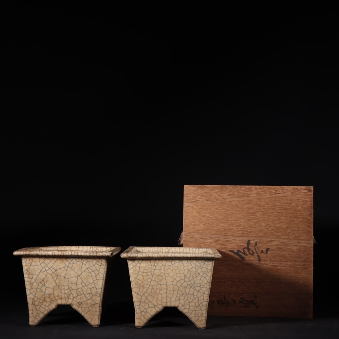 A Pair of Exquisite Ge yao Yellow Glazed Basin: A Pair of Exquisite Ge yao Yellow Glazed Basin Song Dynasty, China Size:11cmx15cm (The Dimensions Of All Batches Are Manually Measured.If You Need More Detailed Information, Please Contact Our Custome