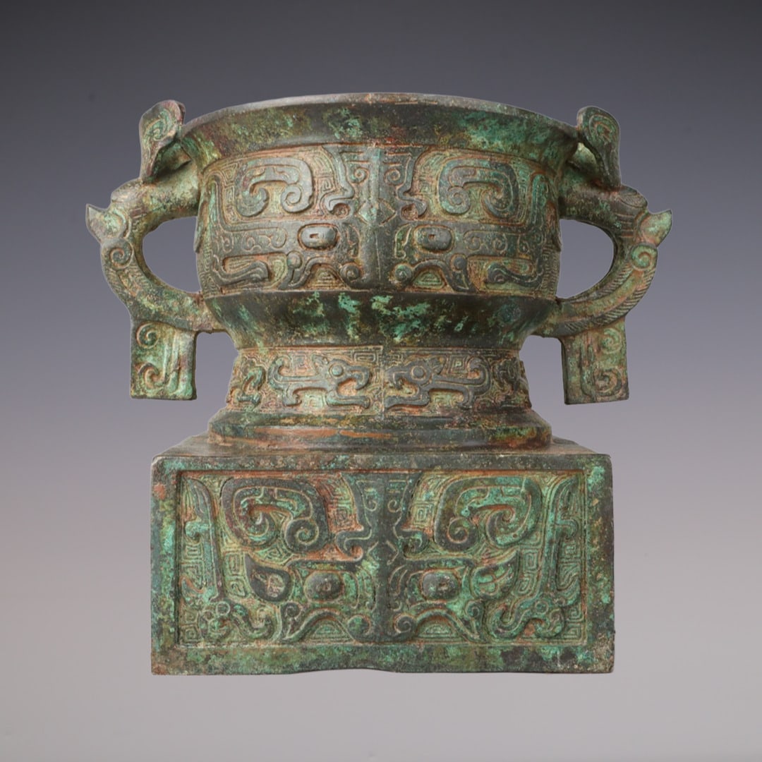 An Exquisite Bronze Beast-Face Pattern Double-Ears Censer: An Exquisite Bronze Beast-Face Pattern Double-Ears Censer W.Zhou , China Size:22cmx18cm Weight:2600g (The Dimensions Of All Batches Are Manually Measured.If You Need More Detailed Information, Please