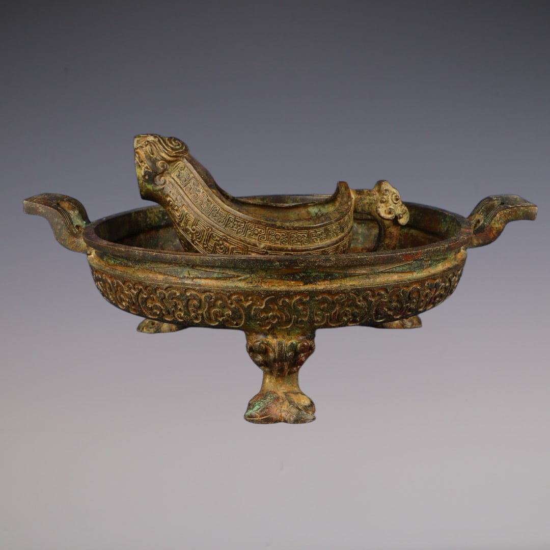 An Exquisite Bronze Double-Ears and Tripod Plate: An Exquisite Bronze Double-Ears and Tripod Plate W.Zhou , China Size:32cmx16cm Weight:2900g (The Dimensions Of All Batches Are Manually Measured.If You Need More Detailed Information, Please Contact O